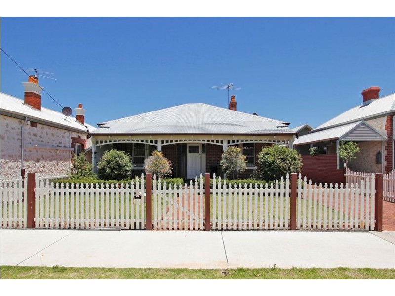 135 Edmund Street, Beaconsfield WA 6162