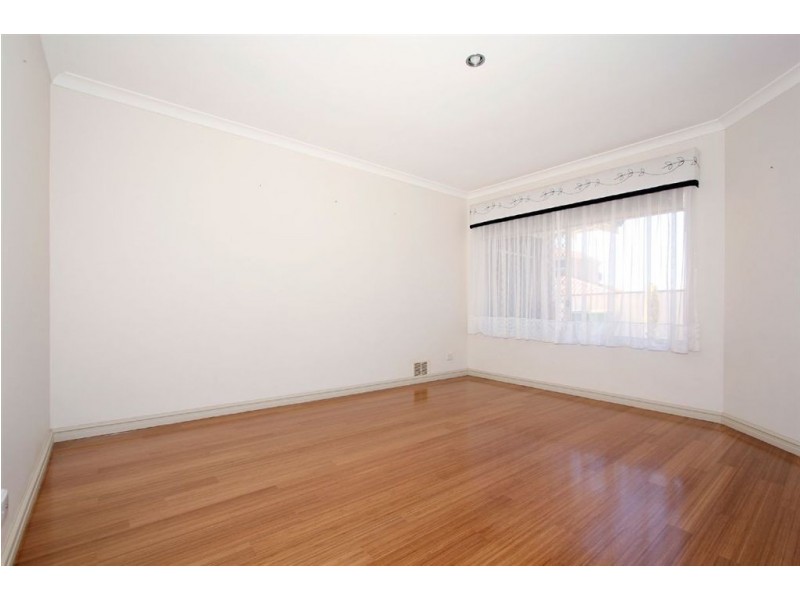 2/19 Geordie Court, Coogee WA 6166
