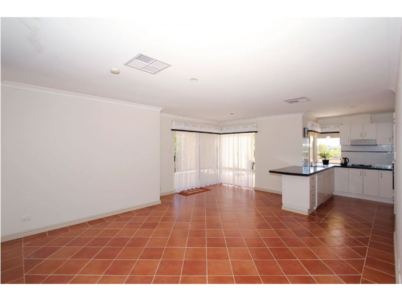 2/19 Geordie Court, Coogee WA 6166