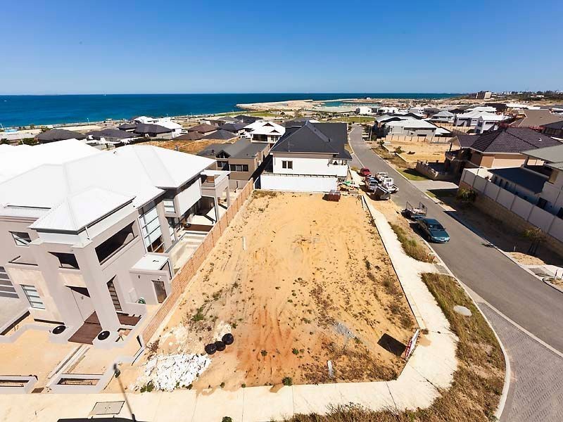 2 Mercator Close, North Coogee WA 6163