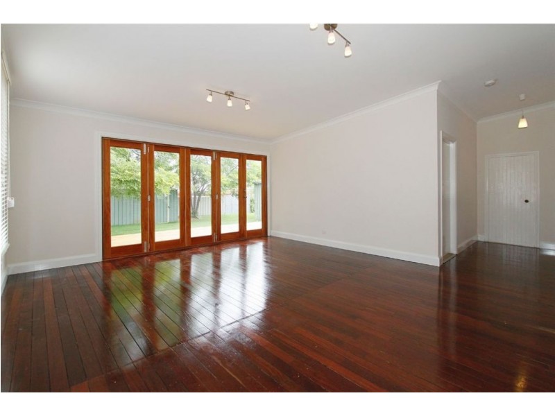 189 Carrington Street, Beaconsfield WA 6162