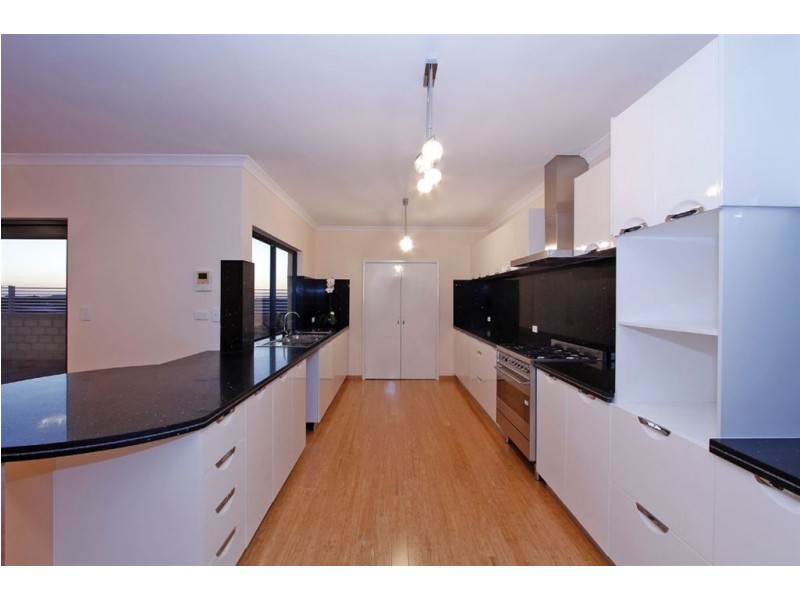 18 Tantabiddi Heights, Yangebup WA 6164