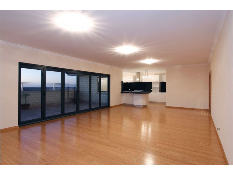 18 Tantabiddi Heights, Yangebup WA 6164