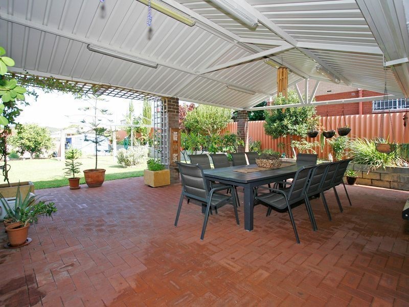 33 Hamilton Road, Hamilton Hill WA 6163