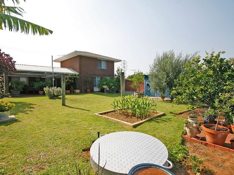 33 Hamilton Road, Hamilton Hill WA 6163