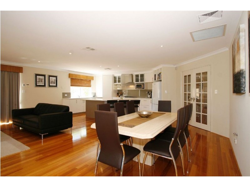 11 Leeuwin Vista, Munster WA 6166