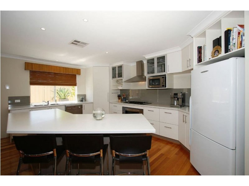 11 Leeuwin Vista, Munster WA 6166