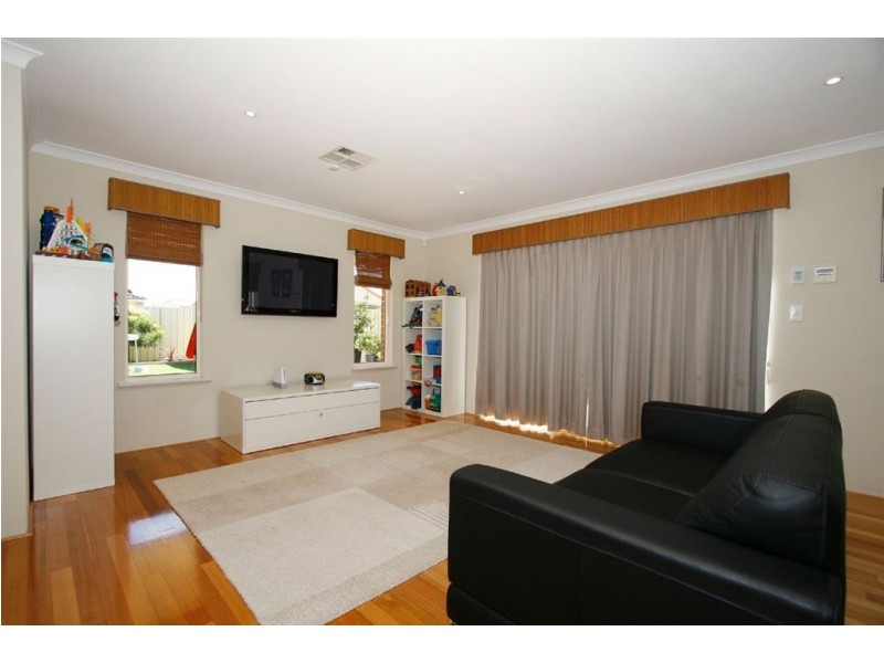 11 Leeuwin Vista, Munster WA 6166