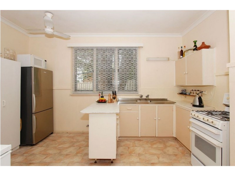 42 Frederick Road, Hamilton Hill WA 6163
