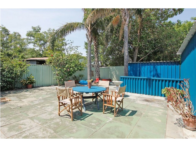 42 Frederick Road, Hamilton Hill WA 6163