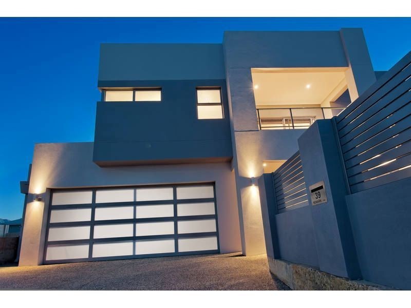 39 Newark Turn, North Coogee WA 6163