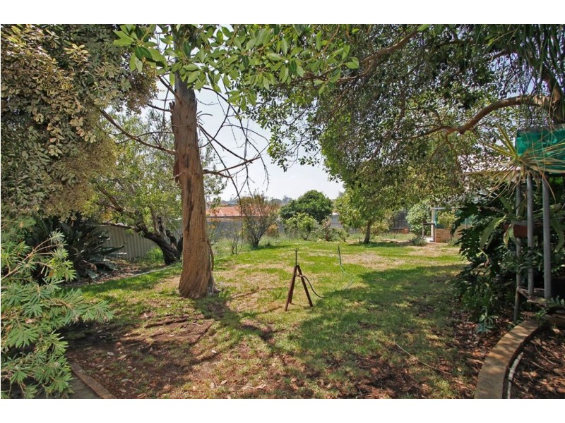 104 Clontarf Road, Hamilton Hill WA 6163