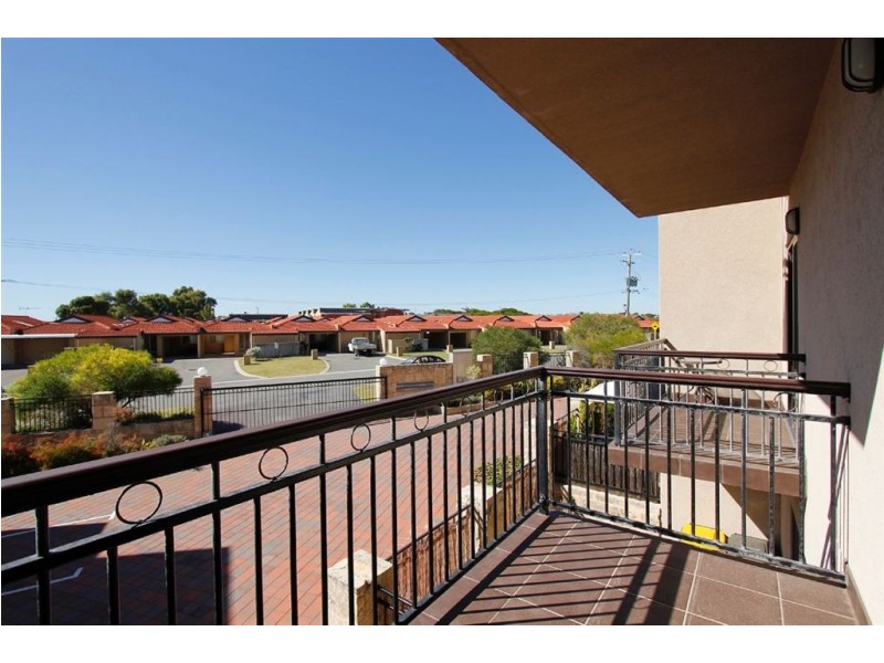 4/7 Bellion Drive, Hamilton Hill WA 6163