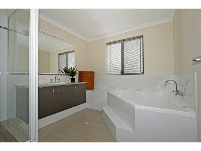 14A Lakeside Terrace, Mount Pleasant WA 6153