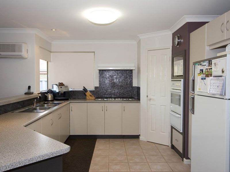 8 Picotee Mews, Coogee WA 6166