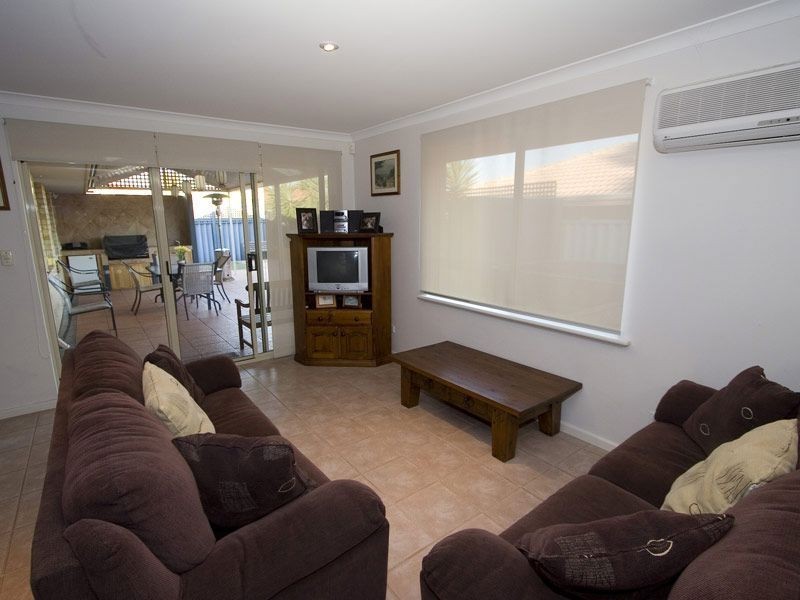 8 Picotee Mews, Coogee WA 6166