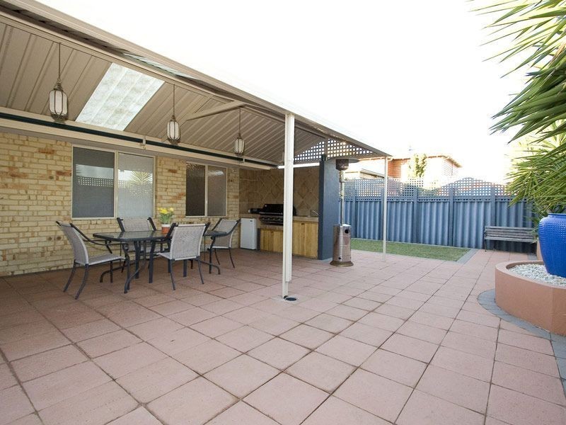 8 Picotee Mews, Coogee WA 6166