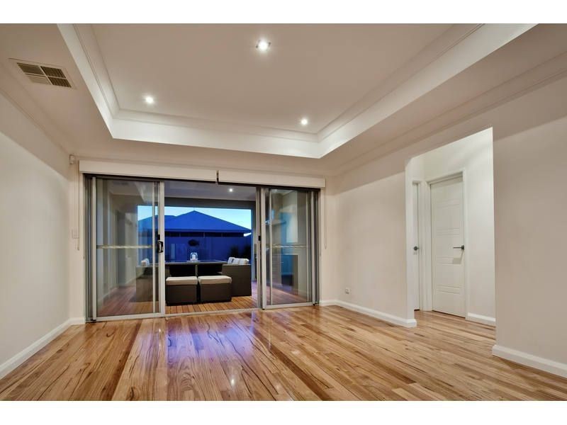 39 Newark Turn, North Coogee WA 6163