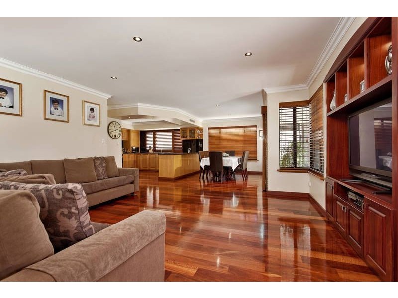 71 Glen Iris Drive, Jandakot WA 6164