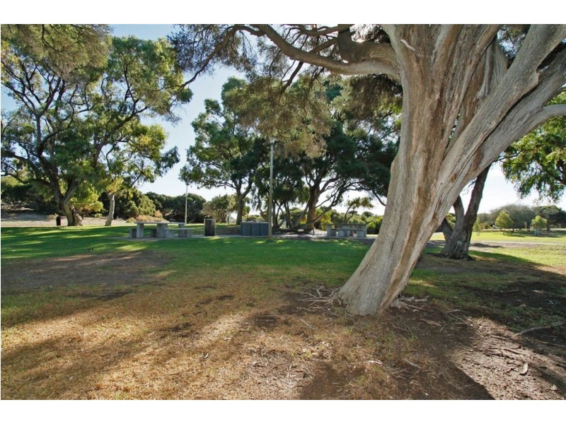 Prop Lt 3/2 Peel Road, Coogee WA 6166