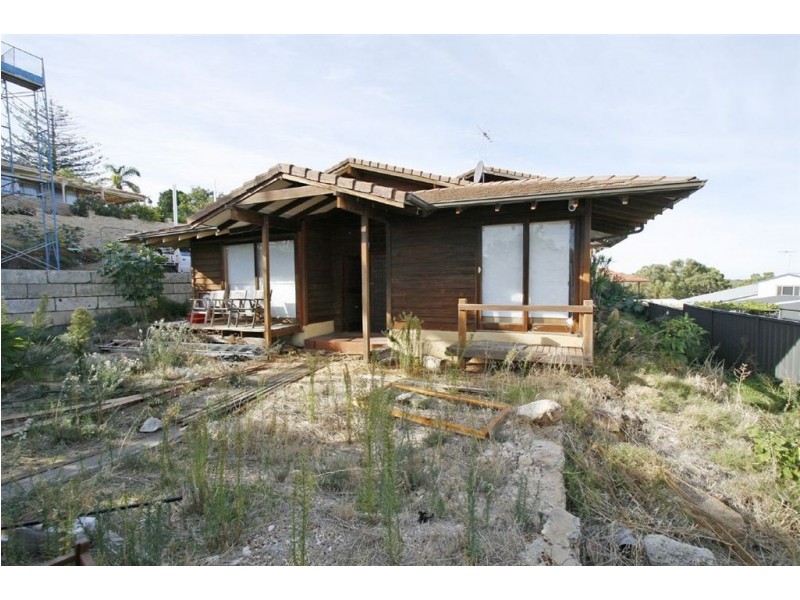 17 Beach Road, Coogee WA 6166