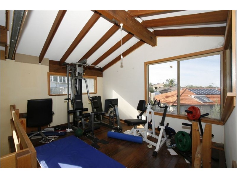 17 Beach Road, Coogee WA 6166