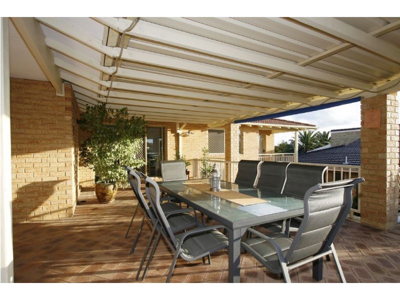 10 Arlington Loop, Coogee WA 6166