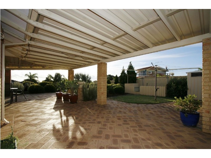 10 Arlington Loop, Coogee WA 6166