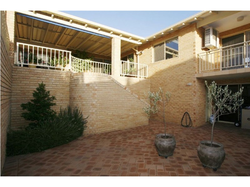 10 Arlington Loop, Coogee WA 6166