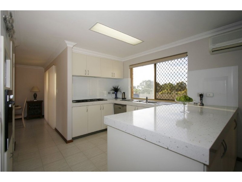 10 Arlington Loop, Coogee WA 6166