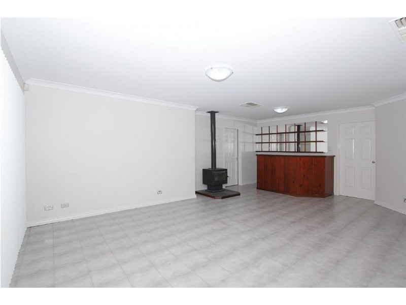 4 Clune Place, Coogee WA 6166