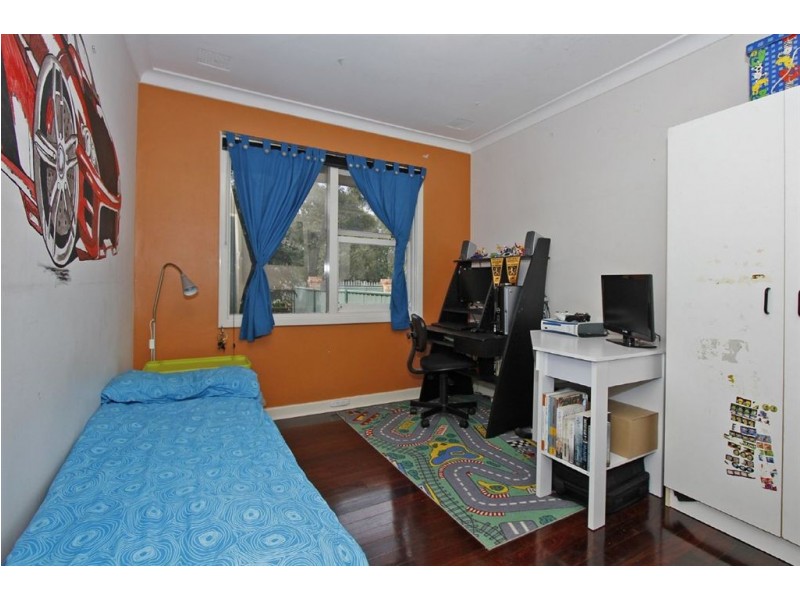 1 Hawkes Street, Coolbellup WA 6163