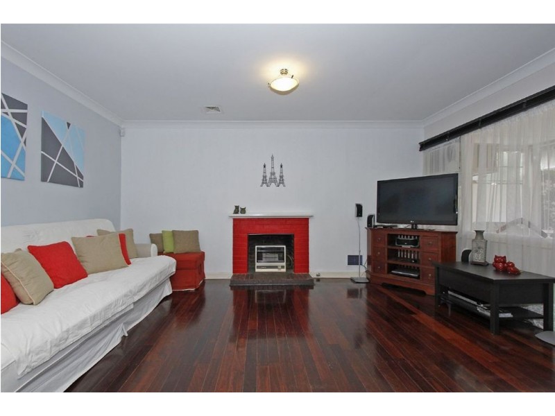 1 Hawkes Street, Coolbellup WA 6163