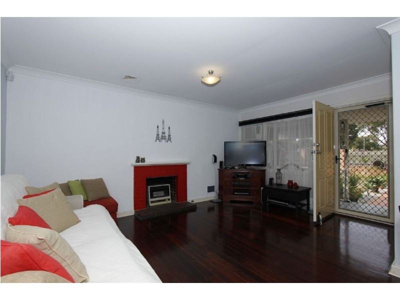 1 Hawkes Street, Coolbellup WA 6163