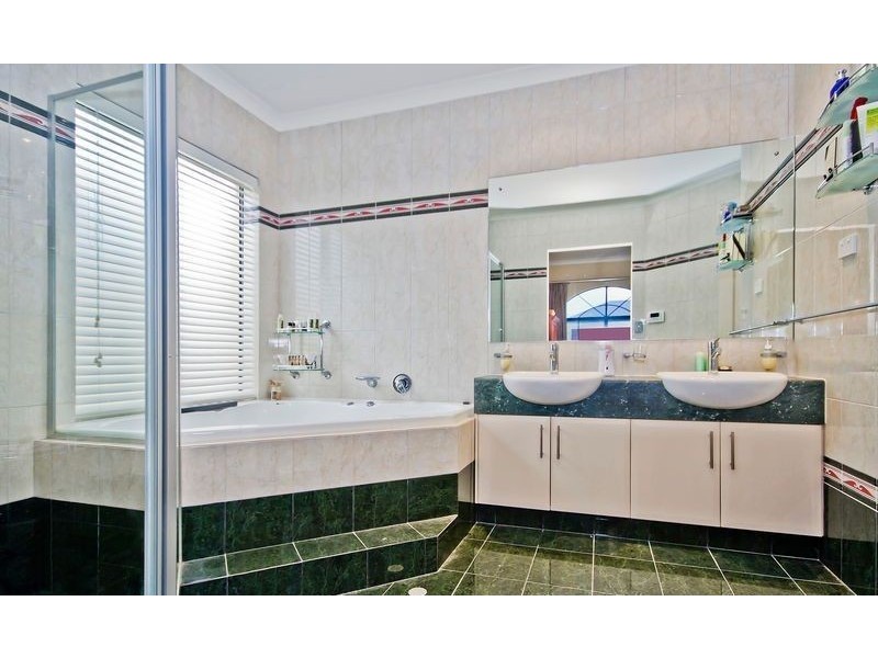 9 Carbine Way, Munster WA 6166