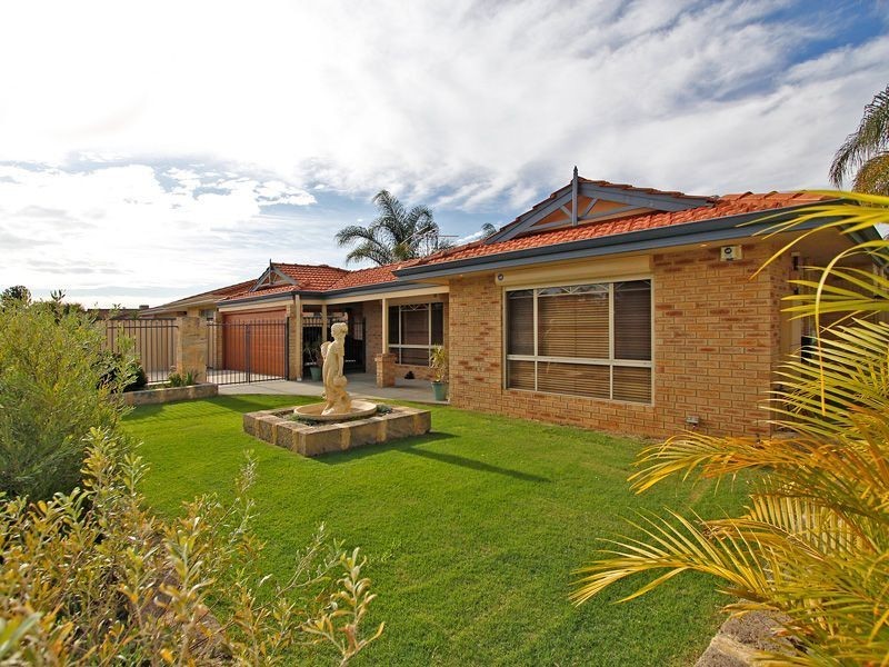 67 Forest Lakes Drive, Thornlie WA 6108
