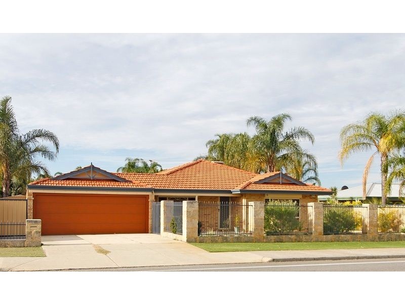 67 Forest Lakes Drive, Thornlie WA 6108