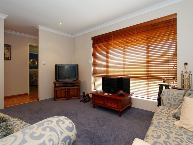 67 Forest Lakes Drive, Thornlie WA 6108