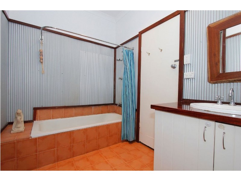 1 Oldham Crescent, Hilton WA 6163