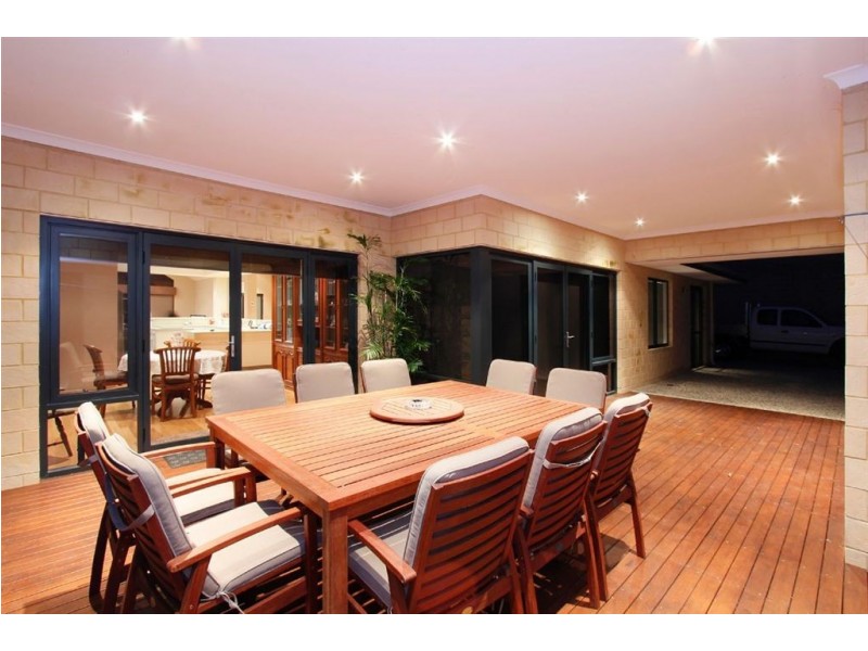19 Hayward Parade, Coogee WA 6166