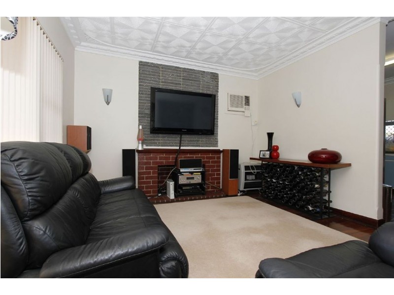 19 Mortlock Street, Hamilton Hill WA 6163