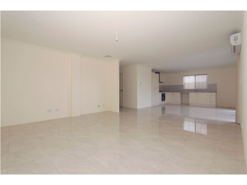 1/16 Andrea Way, Queens Park WA 6107