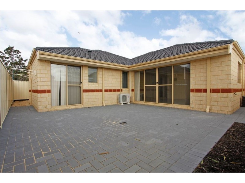 1/16 Andrea Way, Queens Park WA 6107