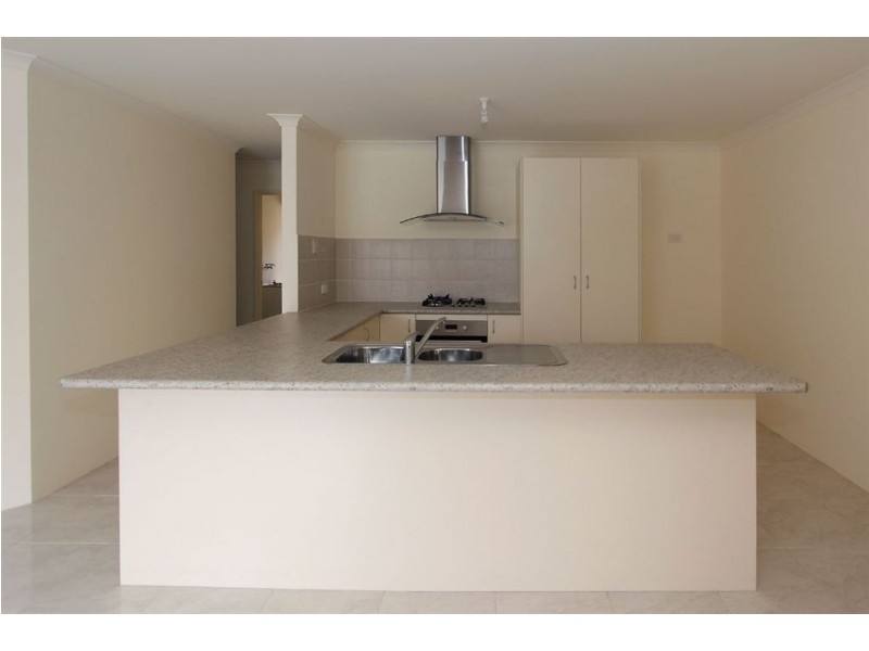 7/16 Andrea Way, Queens Park WA 6107