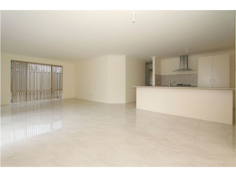 7/16 Andrea Way, Queens Park WA 6107