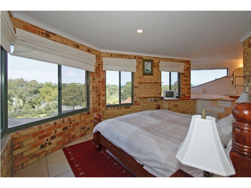 21 Arlington Loop, Coogee WA 6166