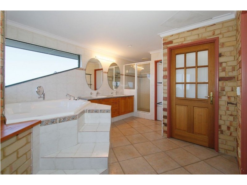 21 Arlington Loop, Coogee WA 6166