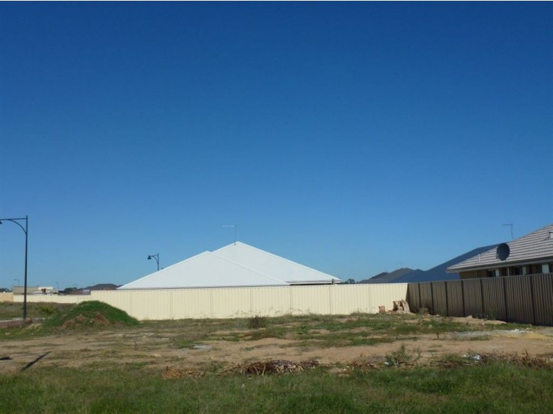 39 Riverina Parade, Munster WA 6166