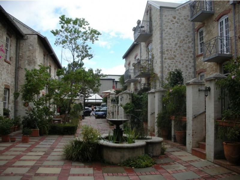 27/15 Essex Street, Fremantle WA 6160