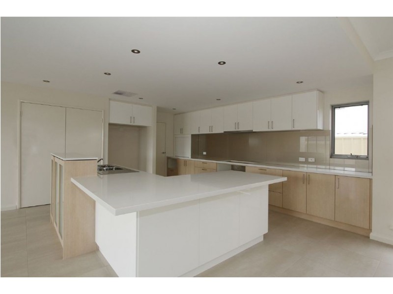 8 Carcione Rise, Yangebup WA 6164